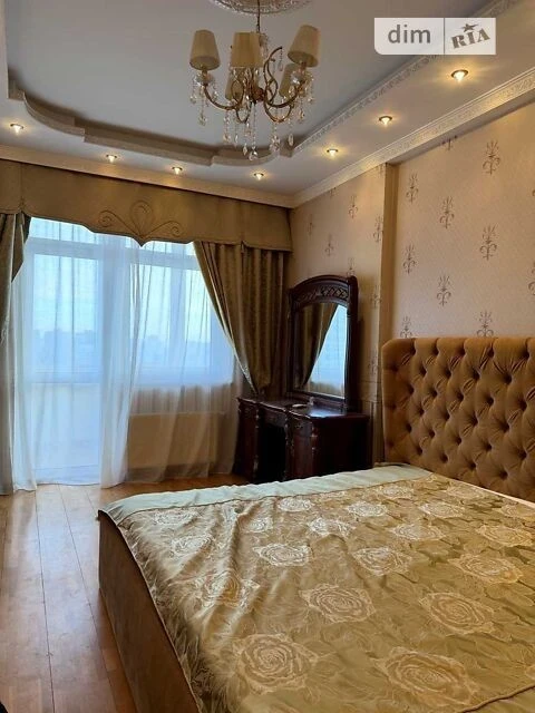Довготривала оренда 3к квартири на вул. Микільсько-Слобідськ