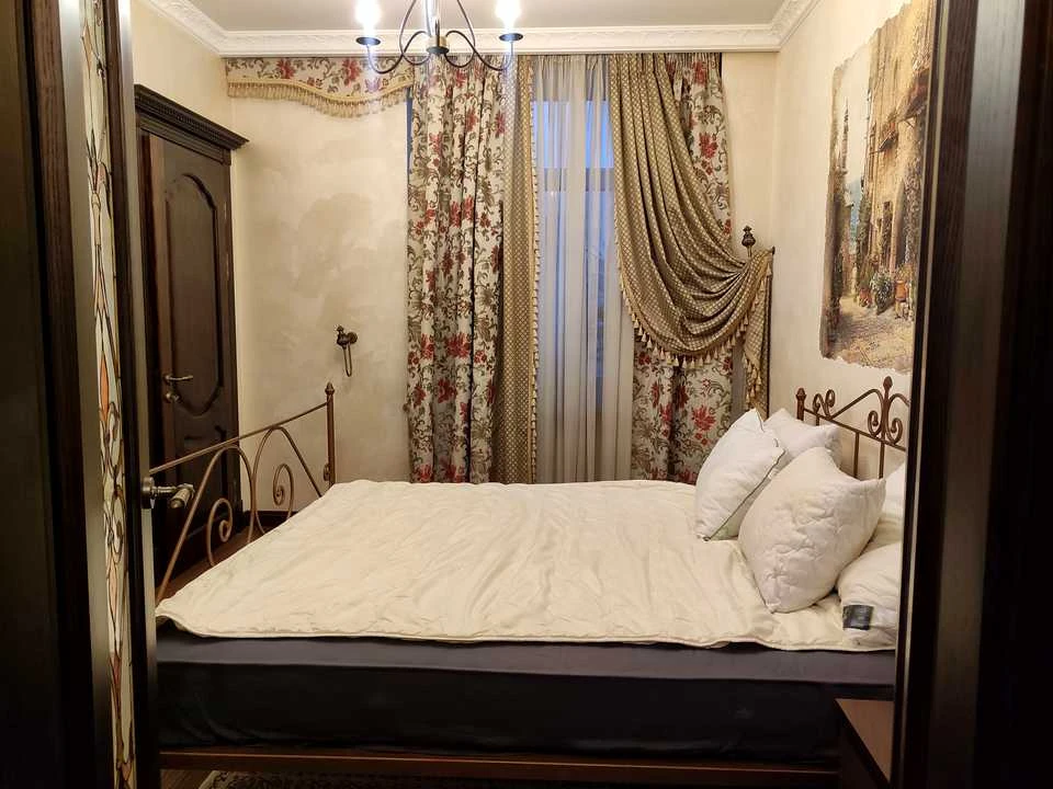 Квартира. Київ, Михайла Грушевського вул.
