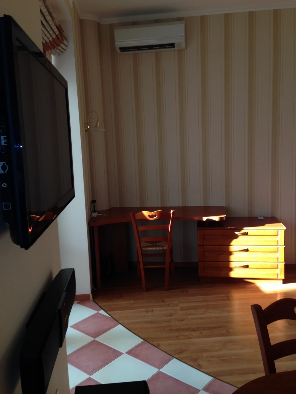 Оренда студії 35 м², Рейтарська вул., 2