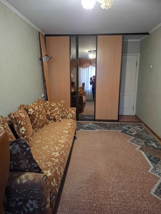 I will sell a 3-room apartment on Grigorenka St., near the Metro, Minimalne