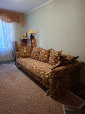 I will sell a 3-room apartment on Grigorenka St., near the Metro, Minimalne