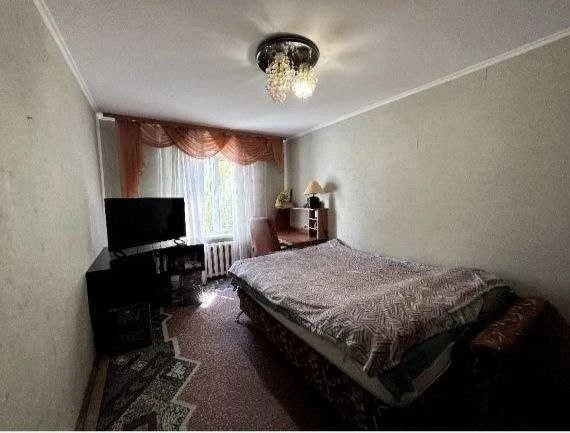 I will sell a 3-room apartment on Grigorenka St., near the Metro, Minimalne