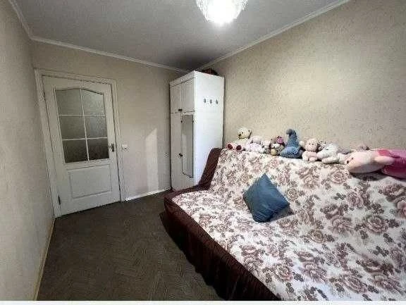 I will sell a 3-room apartment on Grigorenka St., near the Metro, Minimalne