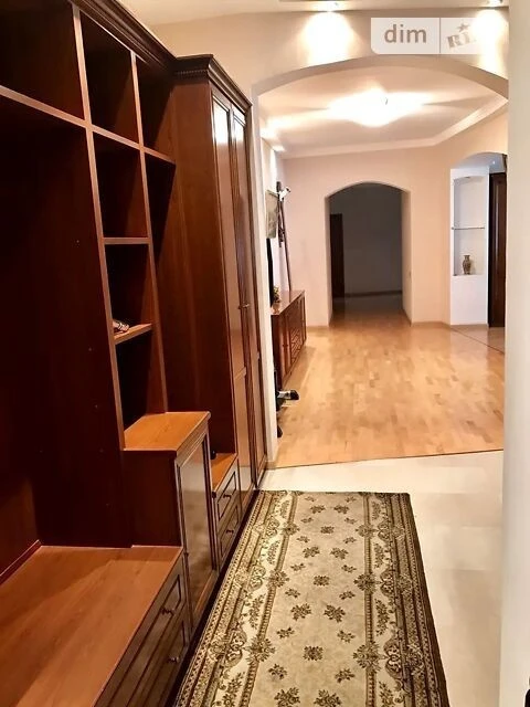Довготривала оренда 5к квартири на вул. Андрія Верхогляда 4