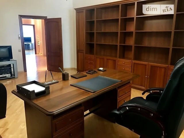 Довготривала оренда 5к квартири на вул. Андрія Верхогляда 4
