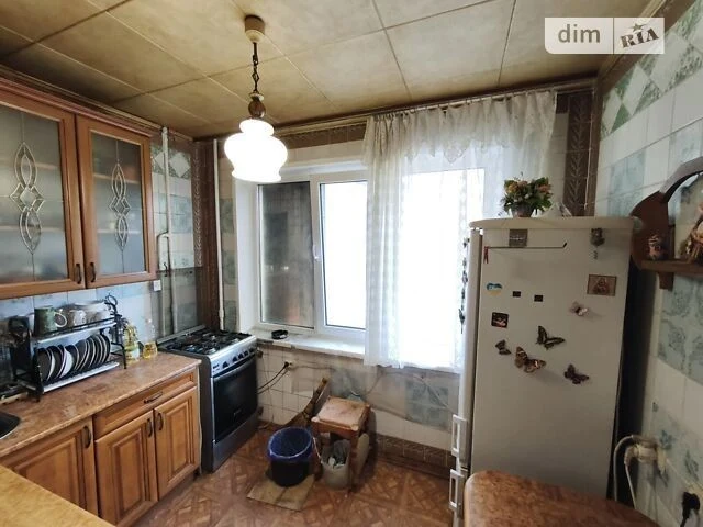 Здам в оренду кімнату на вул. Левка Лук'яненка 15 довгострок