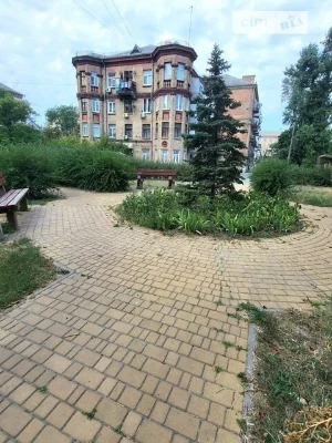 Здам в оренду кімнату на вул. Сергія Набоки 12 довгостроково