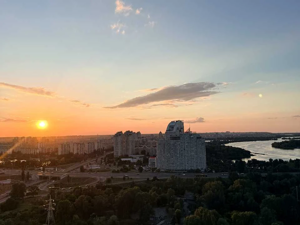 Квартира. Київ, Набережно-Рибальська вул.