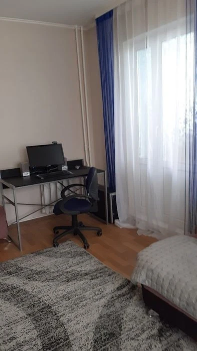 Простора 3-кімнатна на Краківській (5 хв від метро). БЕЗ КОМ