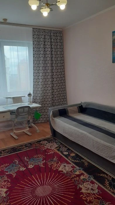 Простора 3-кімнатна на Краківській (5 хв від метро). БЕЗ КОМ