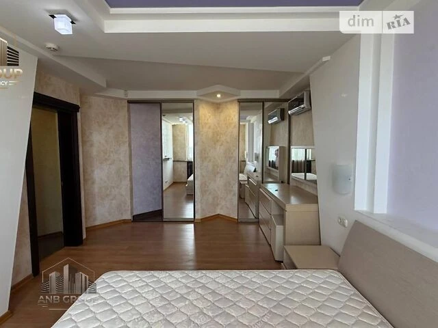 Продаж 5к квартири 208 кв. м на вул. Срібнокільська • ID 346