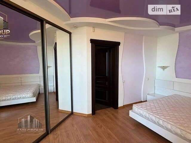 Продаж 5к квартири 208 кв. м на вул. Срібнокільська • ID 346