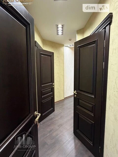 Продаж 5к квартири 208 кв. м на вул. Срібнокільська • ID 346