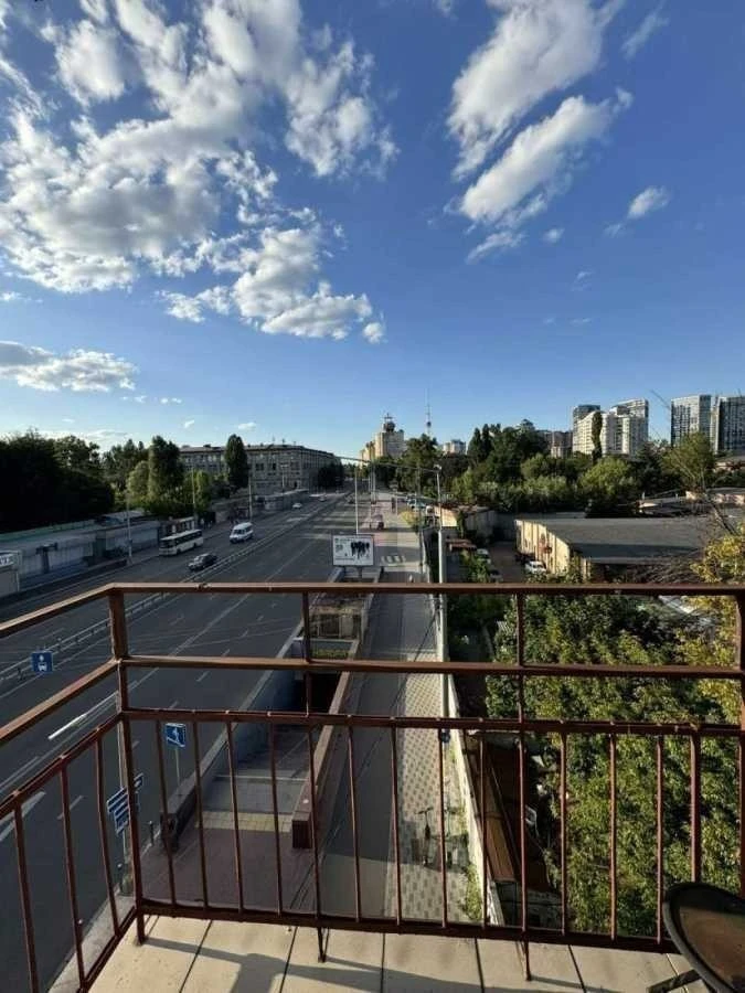 Оренда 1-кімнатної квартири 47 м², Олександра Довженка вул.,