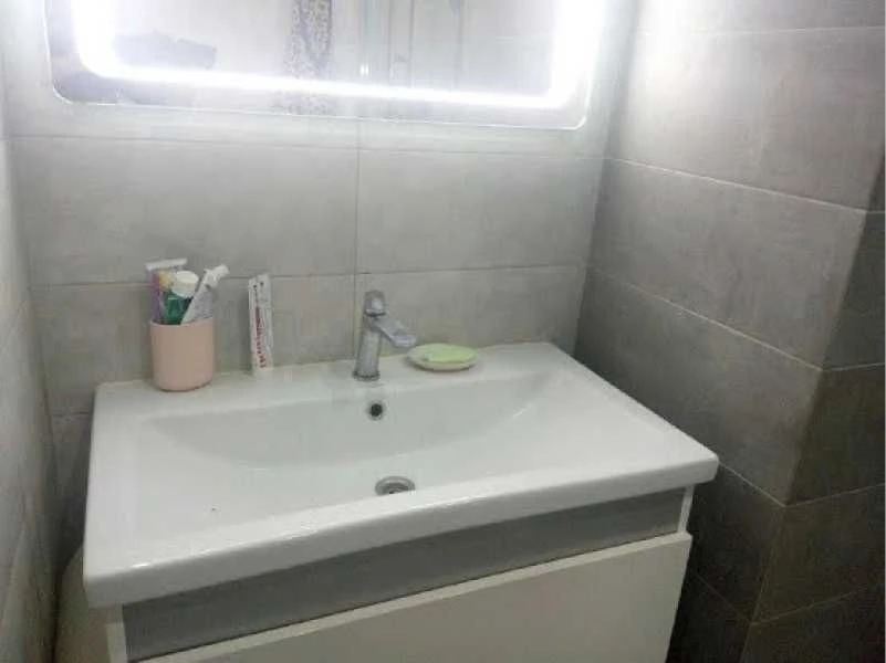 Квартира з видом на захід сонця, є генератор