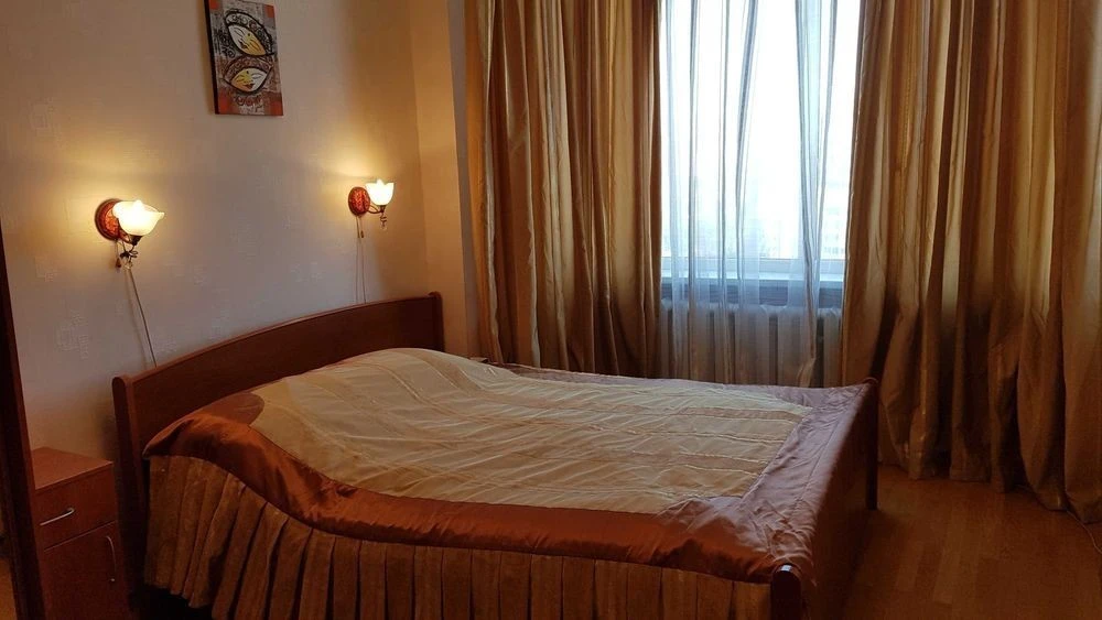 Здам квартиру 95 м2, дві роздільні кімнати і прохідний зал!