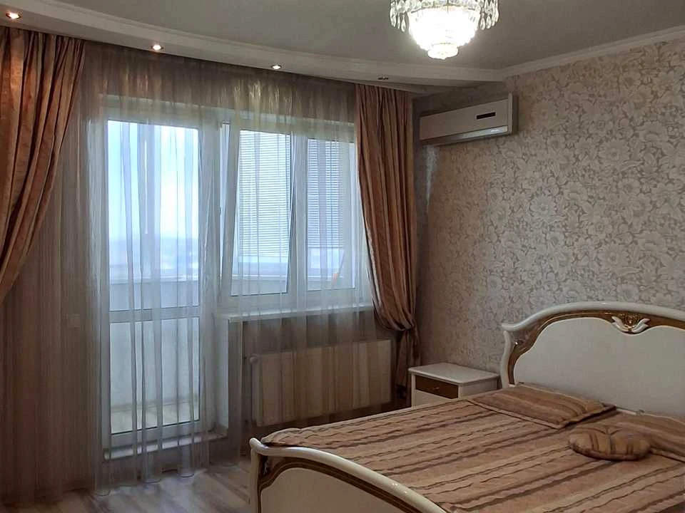 Квартира. Київ, Героїв Оборони вул.