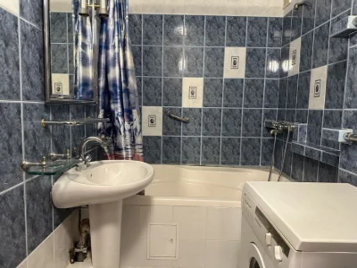 3-кімн, 80 м, Метро Позняки, вул. Бориса Гмирі 5, ГАЗ