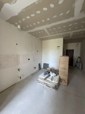ЖК "Золотой столбы" | 36 м² | Балкон | 40% ремонта готово.