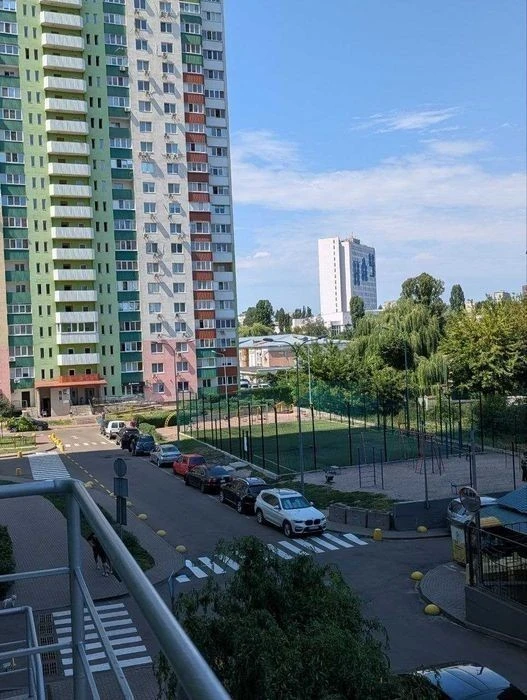 3 кімнатна квартира + паркомісце у паркінгу, Донця 2а