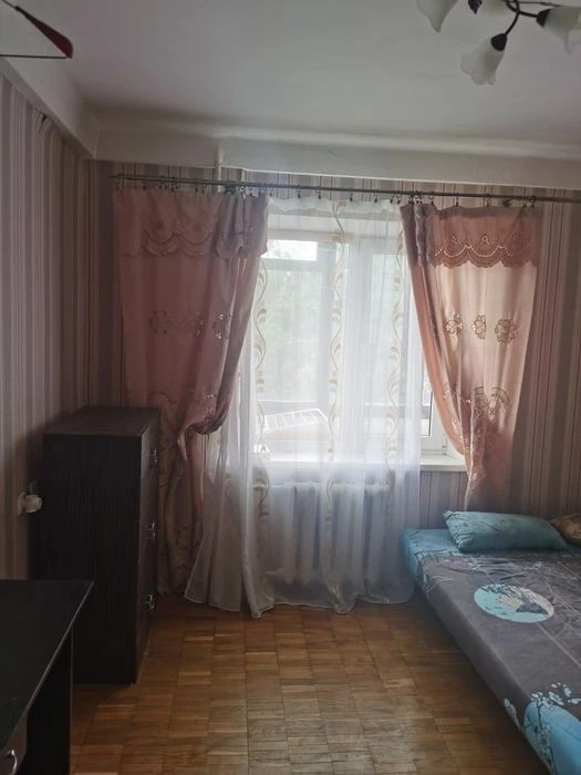 Здається затишна трикімнатна Шевченківський район ПарковоСир