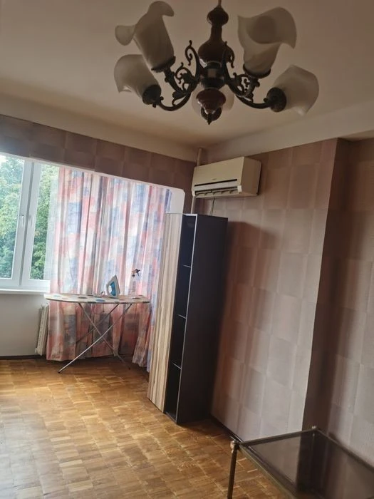 Здається затишна трикімнатна Шевченківський район ПарковоСир