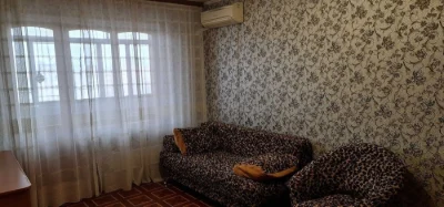 Здається 2-кімнатна квартира на Райдужному масиві.