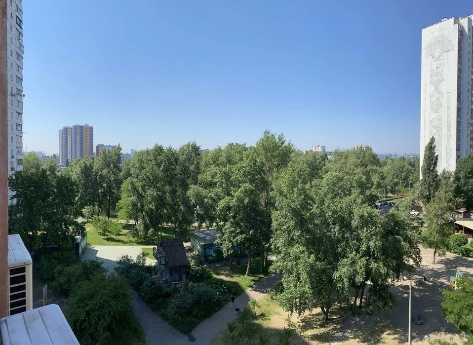 Оренда затишної 2-кімнатної квартири на початку Троєщини - в