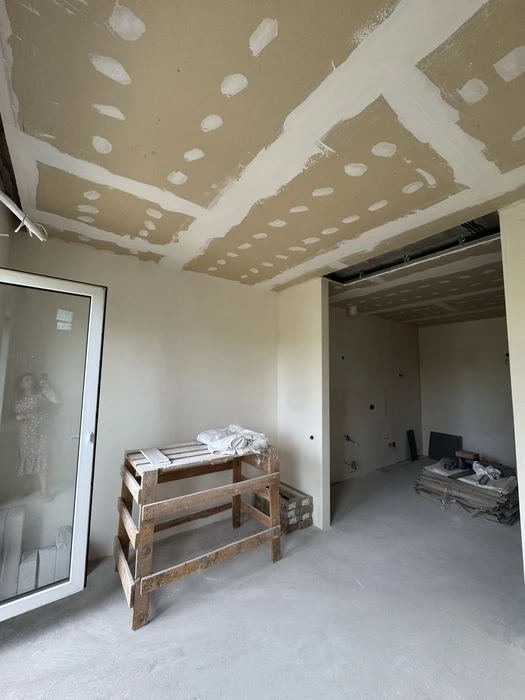 ЖК "Золотой столбы" | 36 м² | Балкон | 40% ремонта готово.