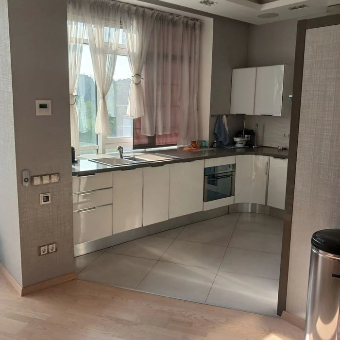 Простора 120кв. м. 2 спальні + кухня студія, 4 поверх, Верхо