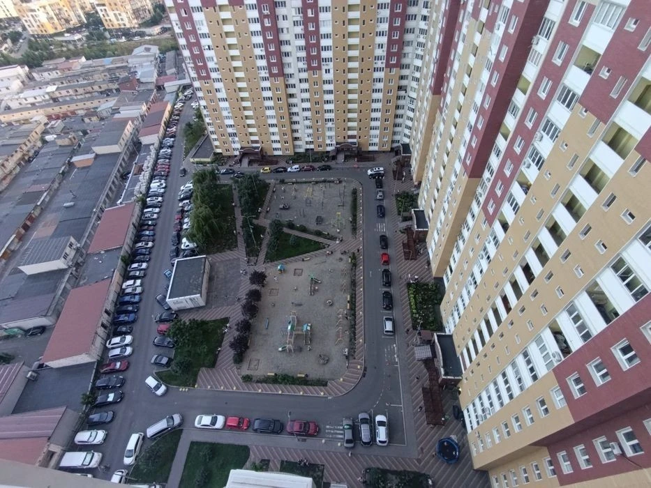 Данченка 3, ЖК Крістер Град, Ретровіль