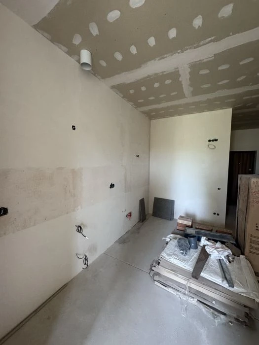 ЖК "Золотой столбы" | 36 м² | Балкон | 40% ремонта готово.
