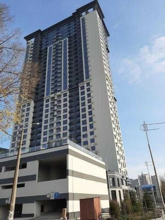 Оренда квартири 2спальні +кабінет ГАРДЕРОБНА машиномісце в Ж