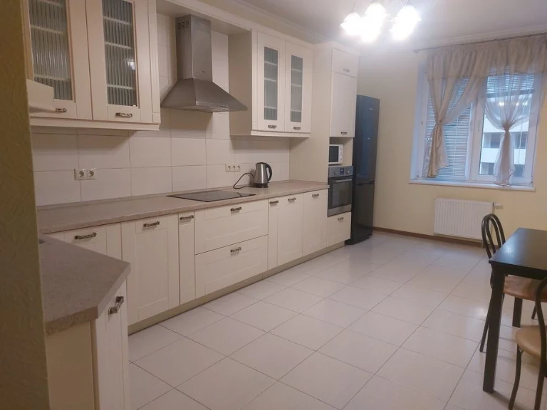 Сдам 3 комн. квартиру Дмитриевская, 75