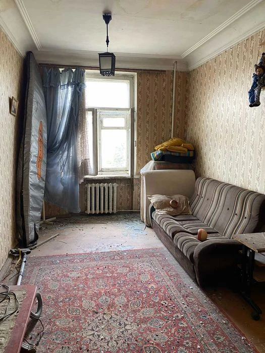 I will sell a three-room apartment in the Center