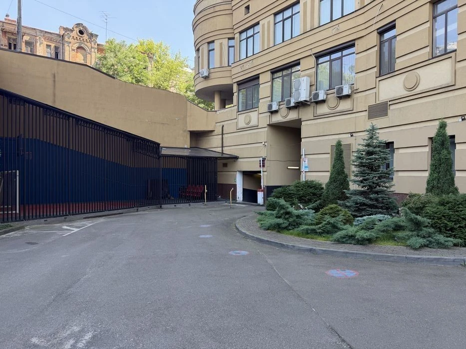 Київ, Шевченківський район, вул. Дмитрівська 75, довгостроко