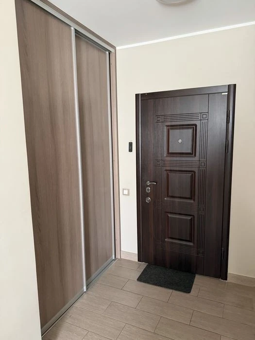 Київ, Шевченківський район, вул. Дмитрівська 75, довгостроко