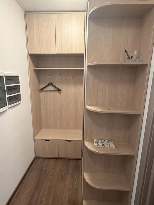 Київ, Шевченківський район, вул. Дмитрівська 75, довгостроко