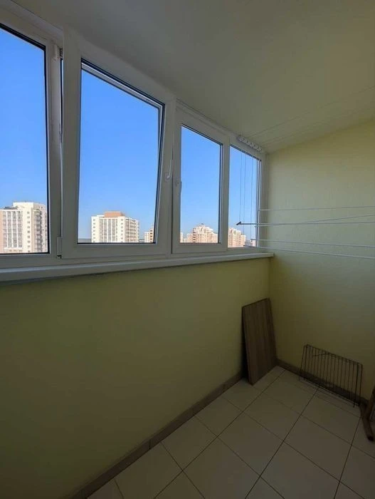 1-кімнатна Поправки 14 метро Чернігівська 5 хвилин, світло є