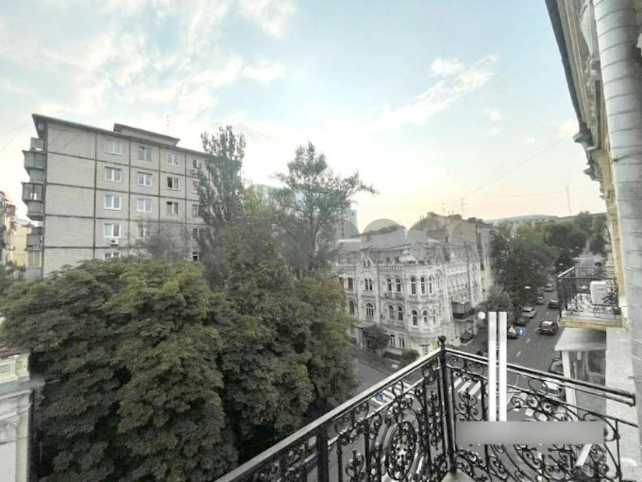 Оренда 2-кімнатної квартири 70м2 по вул. Мала Житомирська 16