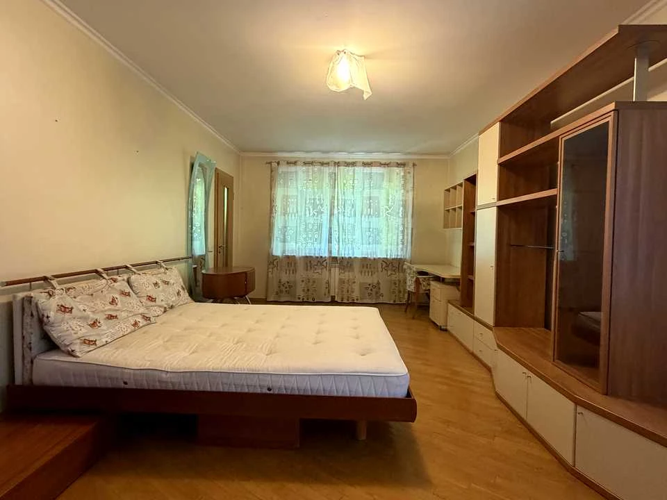 Квартира. Київ, Михайла Омеляновича-Павленка вул. (Суворова)