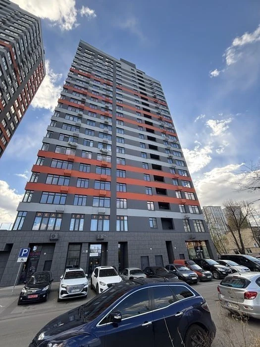 Довгострокова оренда двокімнатної квартири з великою кухнею-