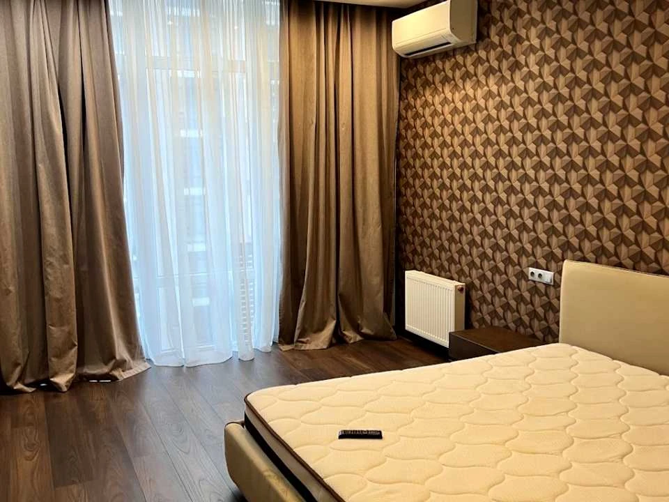 Квартира. Київ, Саперне Поле вул.