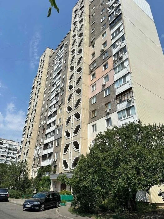 Трехкомнатная Урловськая срочно сдам квартиру
