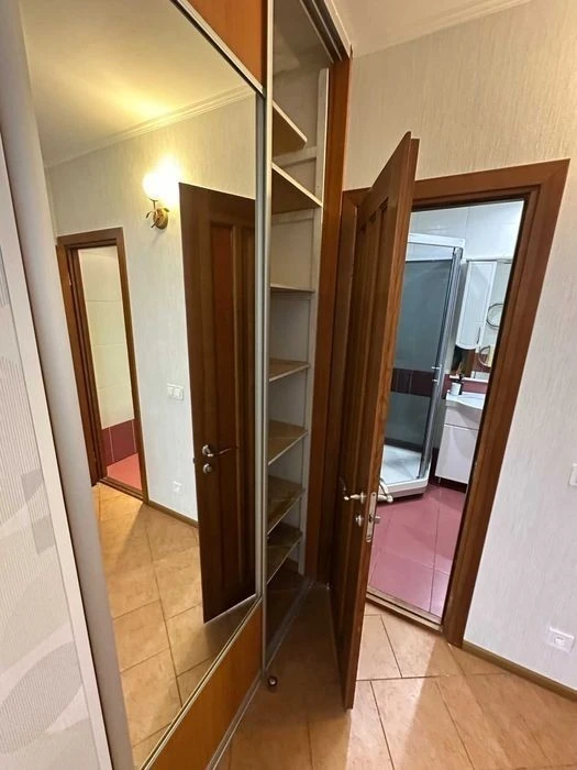 Трехкомнатная Урловськая срочно сдам квартиру