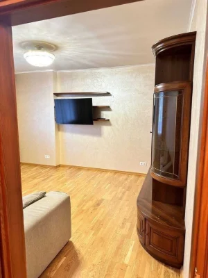 Оренда просторої 3-кімнатної квартири, 90 м² - вул. Вишняків