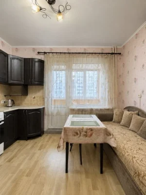 Оренда 1-кімнатної квартири, 43 м², Троєщина, вул. О. Екстер