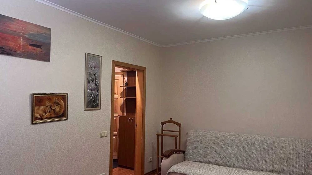 Оренда 2 к, Київ, вул. Гришка, буд. 10, с паркомісцем, м. По