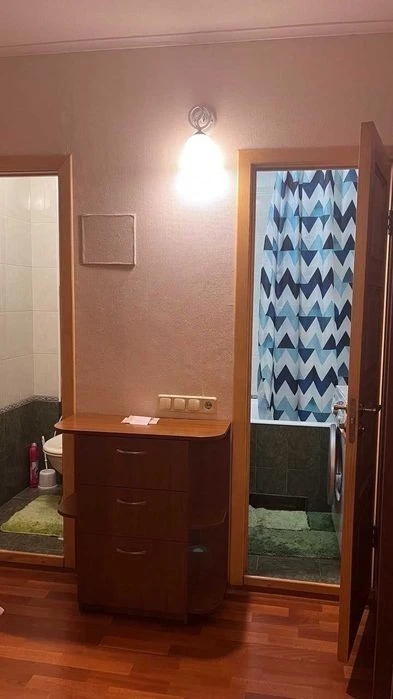 Оренда 2 к, Київ, вул. Гришка, буд. 10, с паркомісцем, м. По