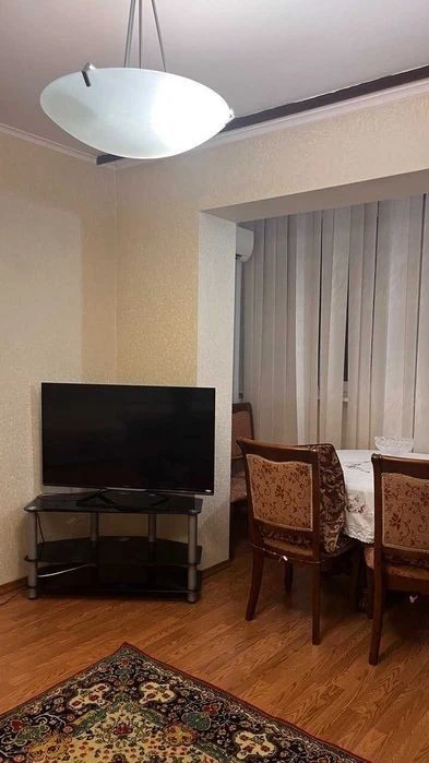 Оренда 2 к, Київ, вул. Гришка, буд. 10, с паркомісцем, м. По
